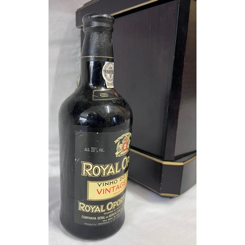 1139 - A Remy Martin cognac decanter box together with Calvares Port and a Royal Oporto 1977 vintage port.