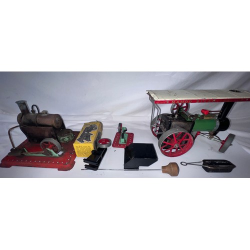 1065 - A Mamod T.E.1A reversing Traction Engine and other Mamod accessories to include S.E.L. 3050 Model Po... 