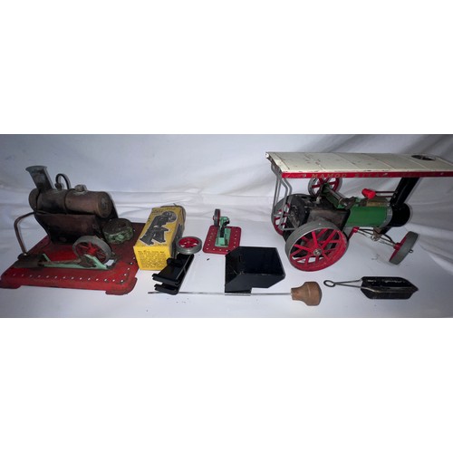 1065 - A Mamod T.E.1A reversing Traction Engine and other Mamod accessories to include S.E.L. 3050 Model Po... 