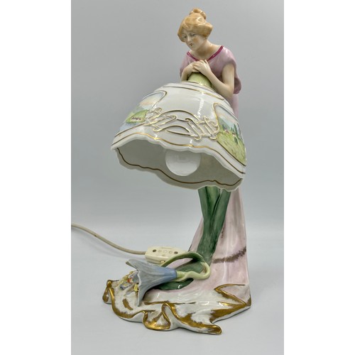 160 - A Capodimonte table lamp 