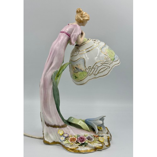 160 - A Capodimonte table lamp 