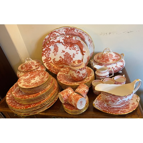 256 - A quantity of Royal Crown Derby red Aves pattern dinner and coffee service etc to include 6 x 27cm d... 