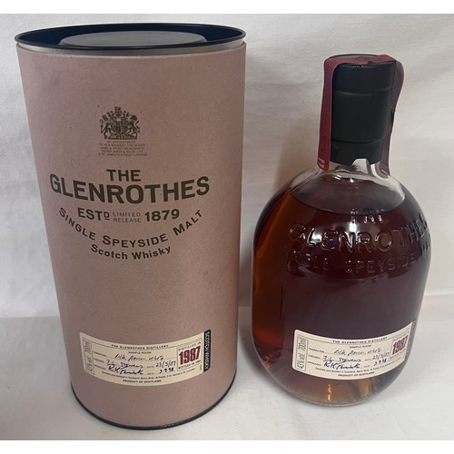 1136 - GLENROTHES 1987 Single Malt Scotch Whisky, Bottled 1999. 700ml, 43% volume, in tube.



Condition re... 