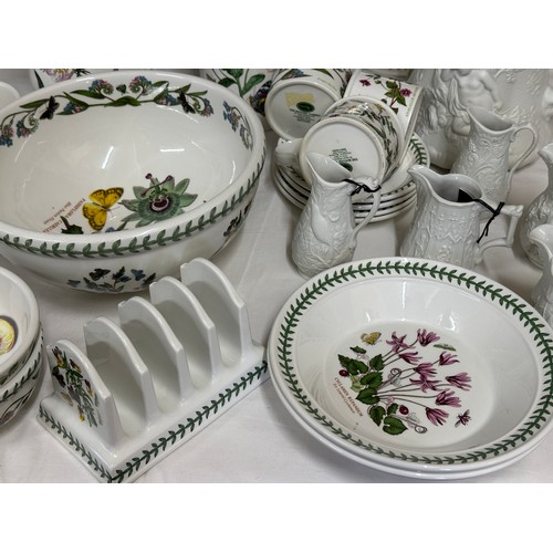 247 - A quantity of Portmeirion tableware in the 'Botanic Garden' pattern including large bowl 26cm d, 2 x... 