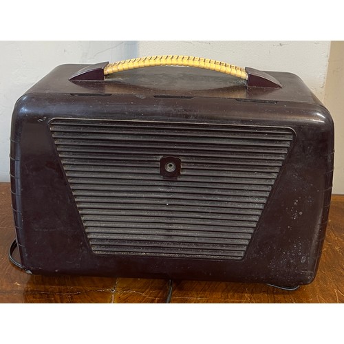 1252 - A vintage Ultra electric radio. 31cm x 20cm.