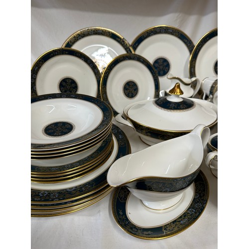 244 - Royal Doulton 'Carlyle', part dinner/tea service comprising: 14 x dinner plates,  3 x oval bowls 27.... 