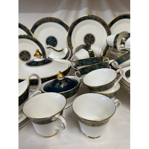 244 - Royal Doulton 'Carlyle', part dinner/tea service comprising: 14 x dinner plates,  3 x oval bowls 27.... 