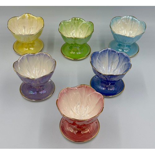 252 - A set of six 1940's harlequin Maling ware tulip shaped fruit/sundae dishes 10.5cm d, 9cm h.