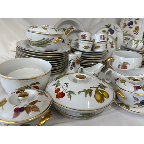 253 - A  large quantity of Royal Worcester 