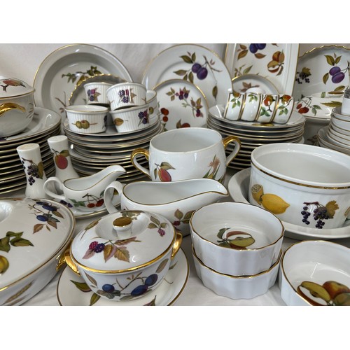 253 - A  large quantity of Royal Worcester 