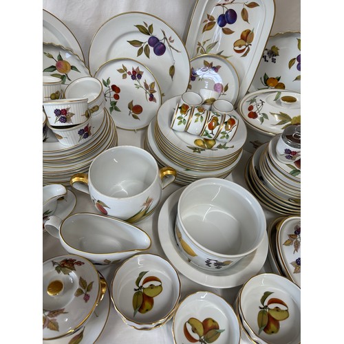 253 - A  large quantity of Royal Worcester 