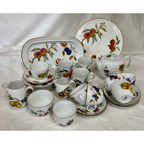 253 - A  large quantity of Royal Worcester 