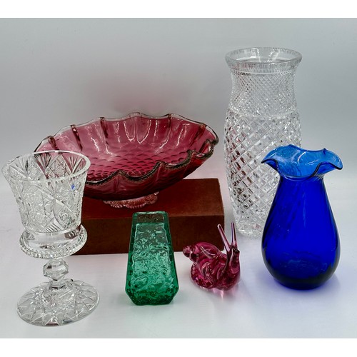 321 - A selection of glass ware to include a Whitefriars aqua coloured coffin vase 13cm h, two good qualit... 