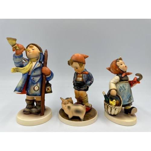 259 - A quantity of Goebel Hummel figures, to include Hear-Ye Hear-Ye, Farm boy with pigs, The Photographe... 