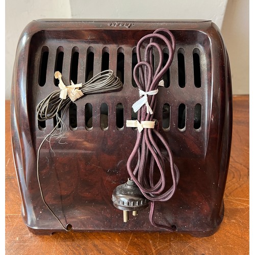 1253 - A Sobell Bakelite radio. 23cm x 18cm x 22cm h.