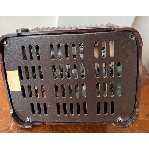 1253 - A Sobell Bakelite radio. 23cm x 18cm x 22cm h.