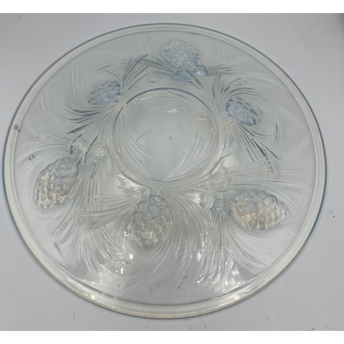 327 - A Joblings Opalique plate 25cm d. Reg. no. 777133