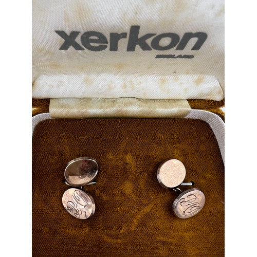 389 - A pair of 9 carat gold cufflinks. 3.6gm.