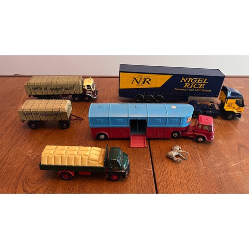 1082 - Diecast Corgi models to include Nigel Rice Lorry, Smith of Maddiston Ltd, Bedord S Type and a Chippe... 