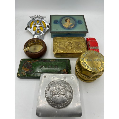 1286 - Miscellany to include brass wheel hub cap for W.Johnson & sons builders, Hull, J.S. Fry & sons Ltd c... 