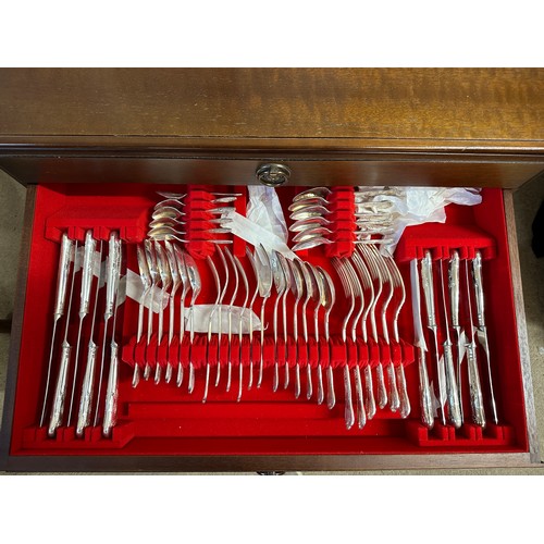 1283 - A 20thC silver plated canteen chest of cutlery by Pinder Bros. Ltd., Sheffield King's Pattern. Twelv... 