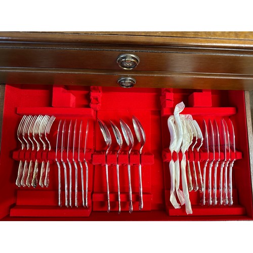 1283 - A 20thC silver plated canteen chest of cutlery by Pinder Bros. Ltd., Sheffield King's Pattern. Twelv... 