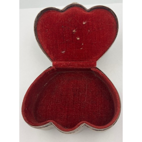 1162 - A Hong Kong silver jewellery box, weight 159gm. Wing Nam Hong Kong circa 1906 with red velvet lining... 