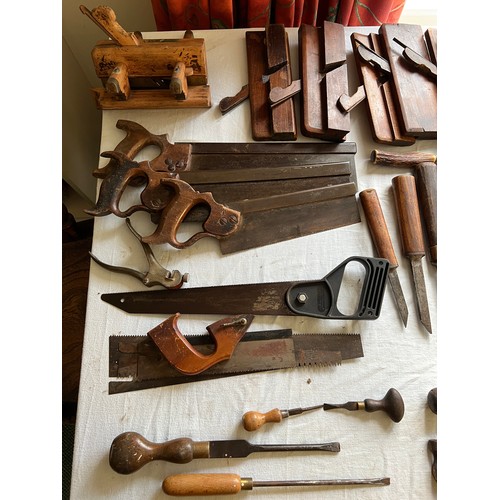 1278 - A quantity of vintage tools to include chisels, planes, saws, shoe lasts etc.