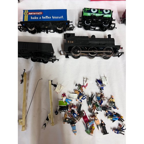 1090 - Palitoy Mainline - 6 x boxed 00 gauge wagons x 15, three other boxed wagons including Lima Wagons an... 