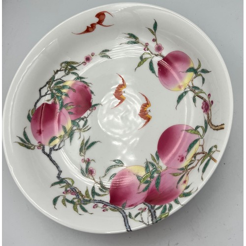 1161 - A Chinese porcelain dish marked to base. 20.5cm d.