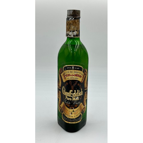 1137 - A bottle of Glenfiddich Pure Malt Scotch Whisky, over 8 years, Contents 26 2/3 Fl. ozs. Pre decimali... 