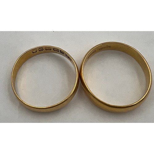 368 - Two 22 carat gold wedding bands. Total weight 6.5gm. Sizes N and O.