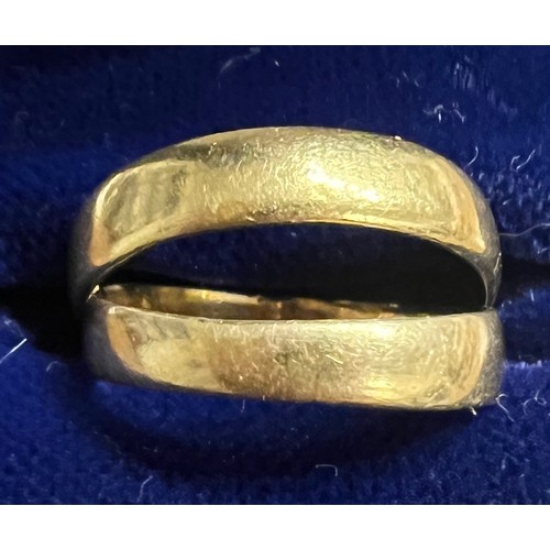 368 - Two 22 carat gold wedding bands. Total weight 6.5gm. Sizes N and O.