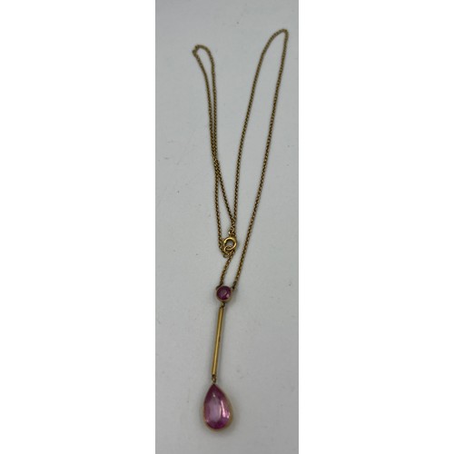 369 - A 15 carat gold and pink stone pendant. Weight 4.1gm. 25cm length.