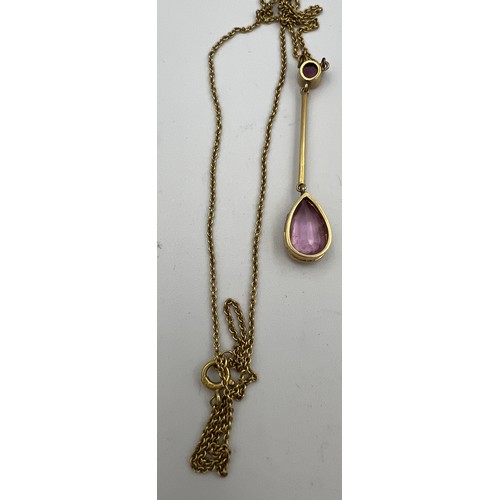 369 - A 15 carat gold and pink stone pendant. Weight 4.1gm. 25cm length.