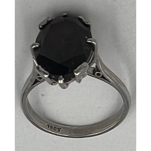 371 - An 18 carat white gold ring set with dark red stone. Size P/Q.