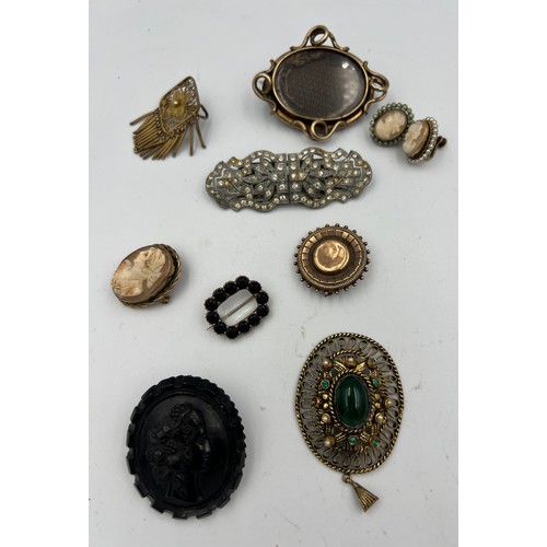 374 - Jewelllery to include Georgian yellow metal and garnet mourning brooch, dress clip, carved shell cam... 