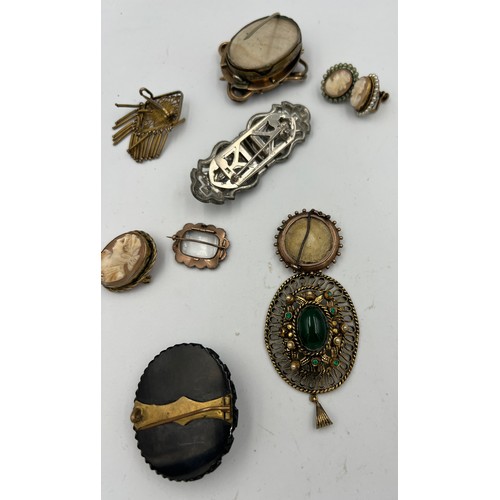 374 - Jewelllery to include Georgian yellow metal and garnet mourning brooch, dress clip, carved shell cam... 