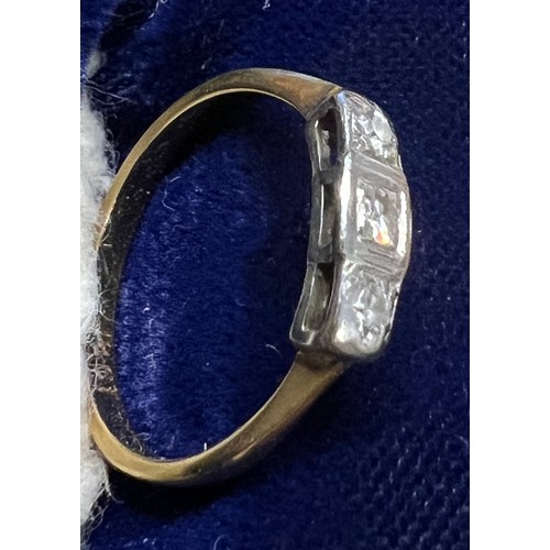 405 - An 18 carat gold ring set with 3 diamonds. Size M. Weight 2.5gm.