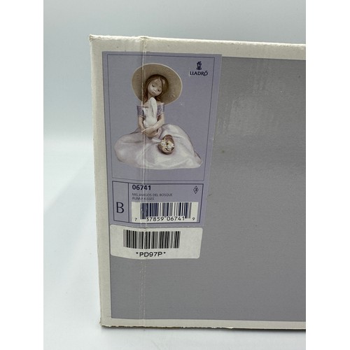 230 - Lladro 6741 Bunny Kisses in original box