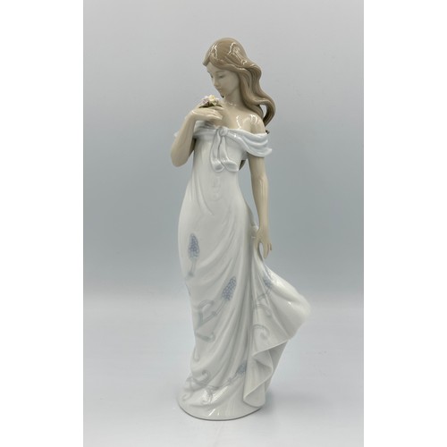 232 - A Lladro figurine 