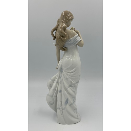 232 - A Lladro figurine 