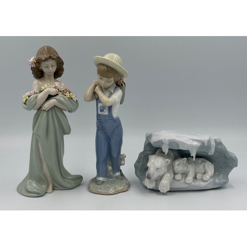 233 - Three Lladro figurines to include 6346 