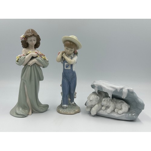 233 - Three Lladro figurines to include 6346 