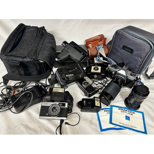 1250 - Cameras to include Olympus Trip 35, 2 x Kodak Brownie 127 cameras with cases, Sony video camera, Pra... 