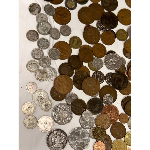 670 - Various world coins and bank notes to include The Tower of London, 1078-1978, 1995 Brilliant Uncircu... 