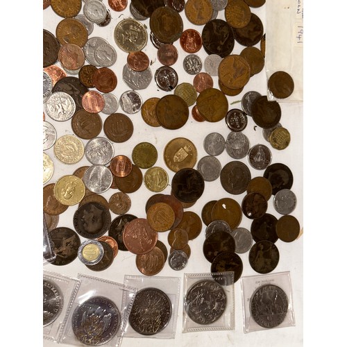 670 - Various world coins and bank notes to include The Tower of London, 1078-1978, 1995 Brilliant Uncircu... 