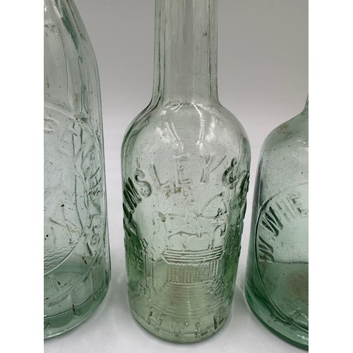 337 - Various glass bottles to include Robertson & Speight, Hull, W.Wheatley & Sons, Hull, Royal Kingston ... 