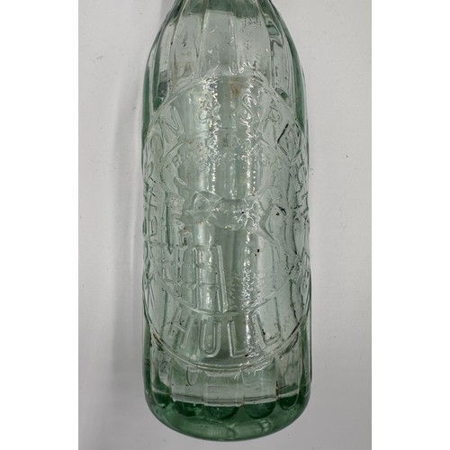 337 - Various glass bottles to include Robertson & Speight, Hull, W.Wheatley & Sons, Hull, Royal Kingston ... 