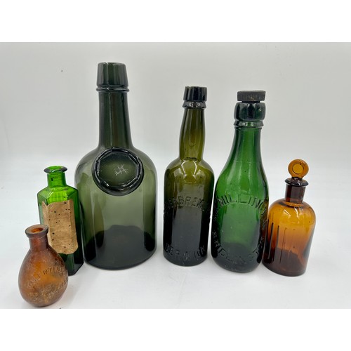 337 - Various glass bottles to include Robertson & Speight, Hull, W.Wheatley & Sons, Hull, Royal Kingston ... 